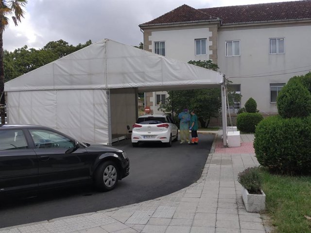 Archivo - Puesto de autocovid en el Gil Casares, en Santiago