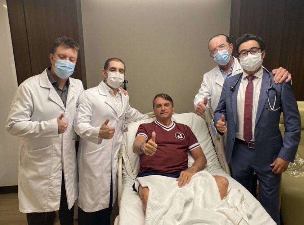 El presidente de Brasil, Jair Bolsonaro, recibe el alta hospitalaria.