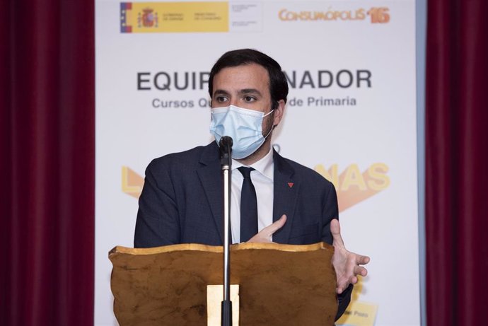 El ministro de Consumo, Alberto Garzón, interviene en la entrega de los Premios Consumópolis 2020-2021, en el Colegio Santa María de la Expectación, a 15 de diciembre de 2021, en Cuenca, Castilla-La Mancha, (España). Consumópolis se trata de un concurso