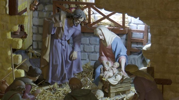 La Basílica de la Virgen de los Desamparados acoge su belén monumental con más de un centenera de figuras