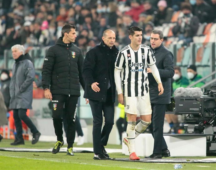 Archivo - Coach Massimiliano Allegri (Juventus Fc) and Alvaro Morata (Juventus Fc) during the Italian championship Serie A football match between Juventus FC and Atalanta BC on November 27, 2021 at Allianz Stadium in Turin, Italy - Photo Nderim Kaceli /