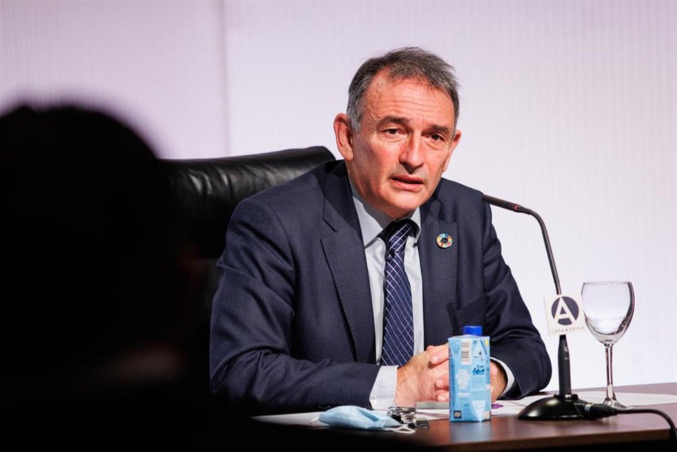 El secretario General del PCE y Secretario de Estado de Agenda 2030, Enrique Santiago, interviene en el seminario sobre el Acuerdo de Paz en Guatemala, en el Anfiteatro Gabriela Mistral de Casa América