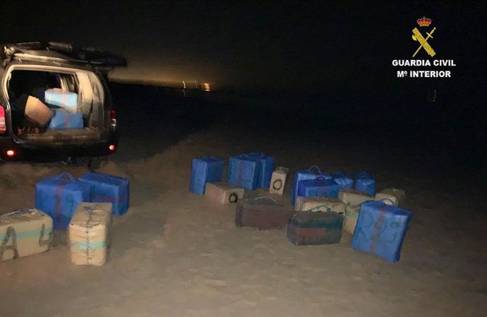 Drogra intervenida en una playa de Punta Umbría (Huelva).