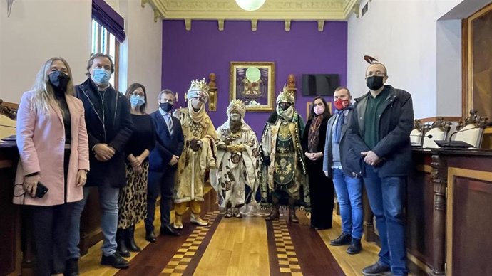 Recibimiento a los Reyes Magos en el Ayuntamiento.