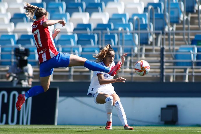 Archivo - Olga Carmona of Real Madrid and Barbara Latorre of Atletico de Madrid in action during the spanish women league, Primera Iberdrola, football match played between Real Madrid and Atletico de Madrid at Alfredo Di Stefano stadium on September 12,