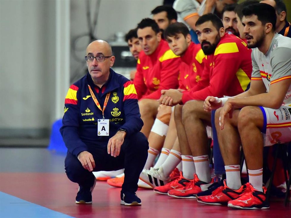Archivo - Jordi Ribera durante un partido de la selección masculina de balonmano