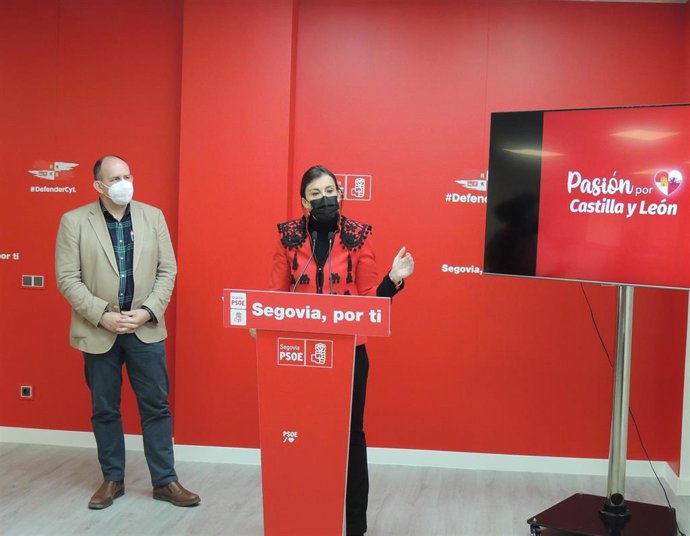 La secretaria de Organización del PSOECYL, Ana Sánchez, y el secretario general provincial del PSOE Segovia, José Luis Aceves.