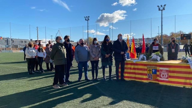 Homenaje de la Federación Aragonesa de Fútbol encabezado por su presidente Óscar Flé