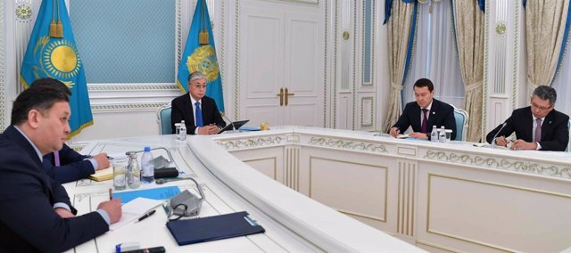Archivo - El presidente de Kazajistán, Kasim Jomart Tokayev, en una reunión gubernamental