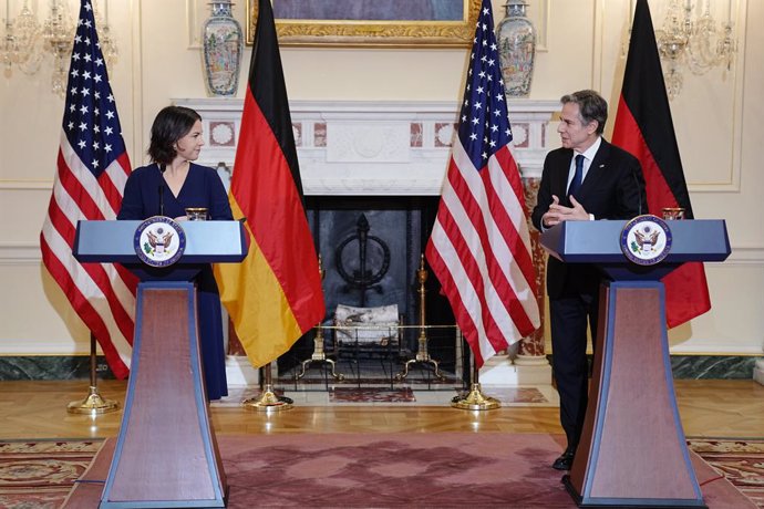 05 January 2022, US, Washington: US Secretary of State Antony Blinken (R) and German Foreign Minister Annalena Baerbock hold a joint press conference. Photo: Kay Nietfeld/dpa