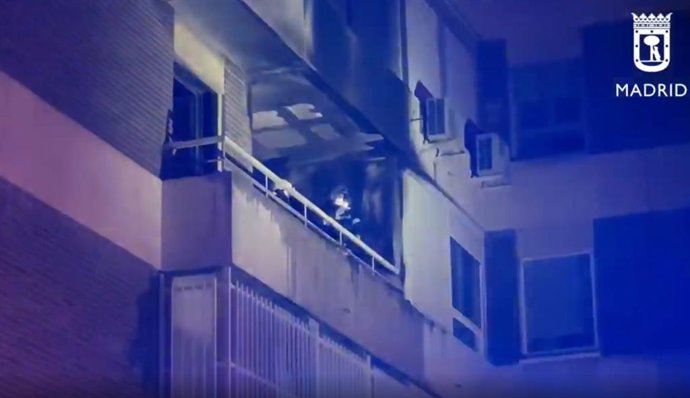 Dos heridos en el incendio de una vivienda en el barrio del Pilar