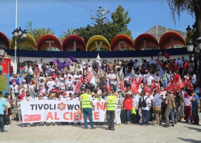 Archivo - Manifestación el pasado 21 de mayo para reclamar la apertura del parque de atracciones Tívoli World