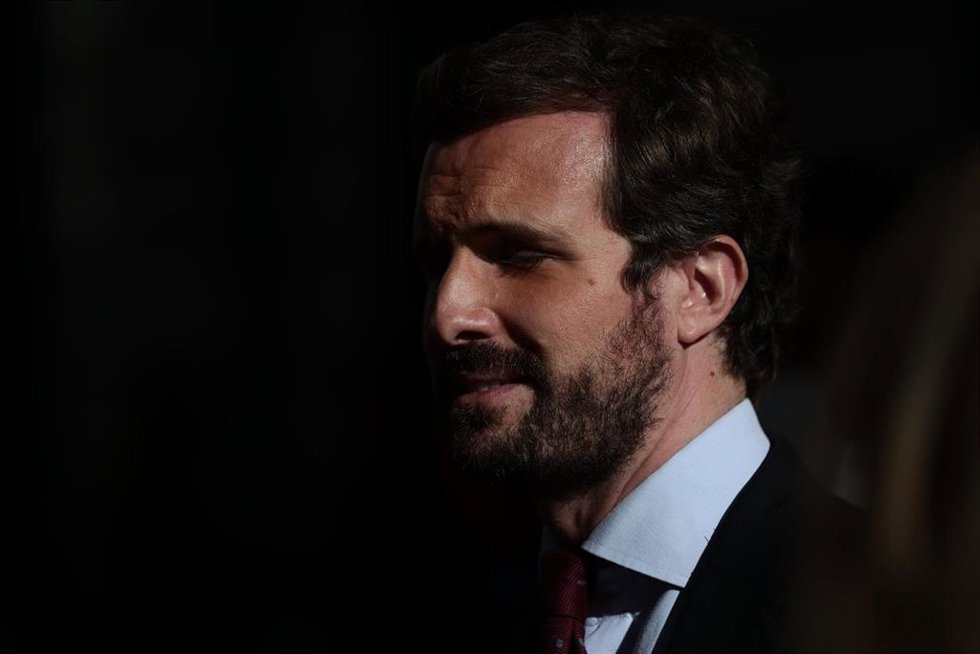 El líder del PP, Pablo Casado, tras una sesión plenaria en el Congreso de los Diputados, a 28 de diciembre de 2021, en Madrid, (España). La Cámara Baja acoge hoy el último pleno de 2022 en el que se abordan los Presupuestos Generales del Estado (PGE) de