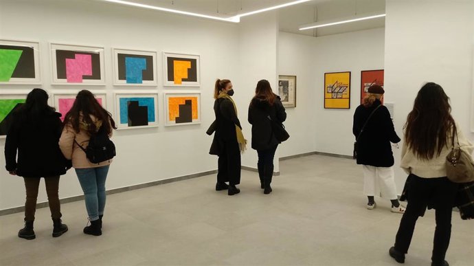 Público en el Centro de Arte Contemporáneo de Aínsa