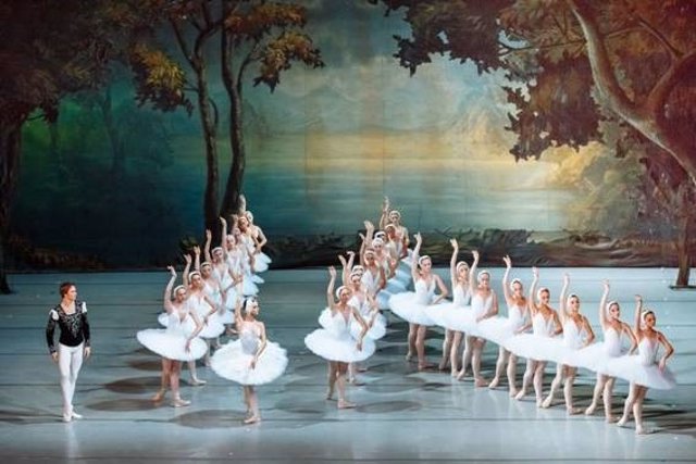 Lago de los cisnes, del ballet nacional de Moldavia