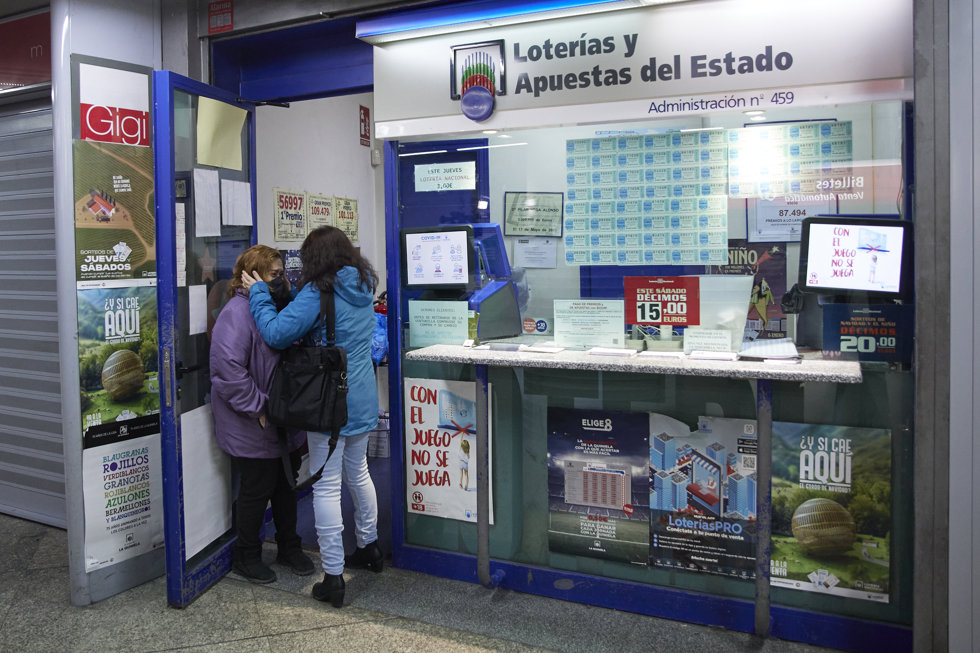 Varias empleadas en la administración situada en Atocha 