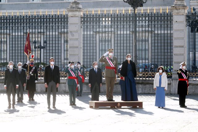 El Rey honra la memoria de las víctimas de ETA y sus familias durante la celebración de la Pascua Militar en el Palacio Real de Madrid