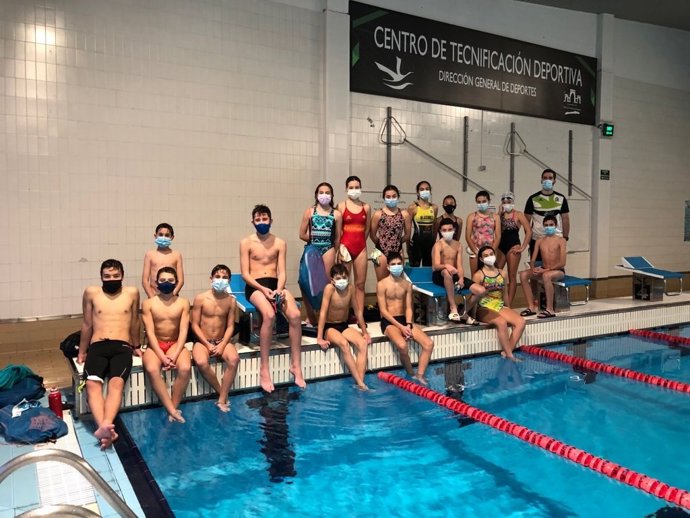 Imagen de archivo de deportistas de triatlón en categorías inferiores