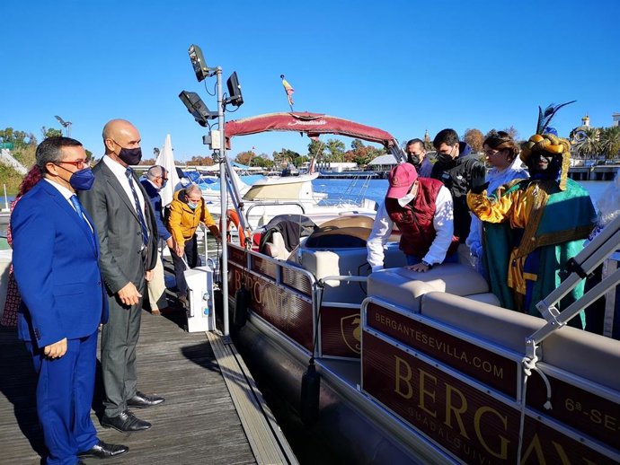 Muñoz junto a los Reyes Magos del Mercantil