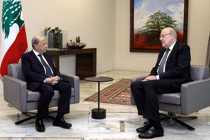 Archivo - El presidente de Líbano, Michel Aoun, y el primer ministro del país, Nayib Mikati