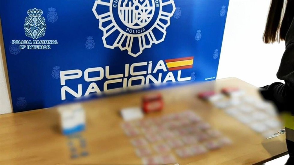 Requisan más de 100 pastillas potenciadoras sexuales en un pub de Atocha y detienen a su dueña