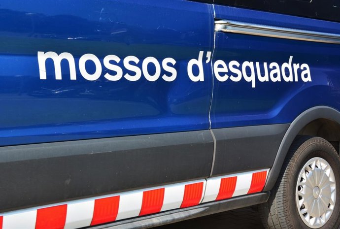 Archivo - Un vehículo de Mossos d'Esquadra.