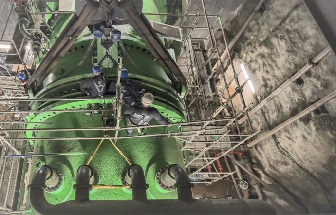 Trabajos de renovación y adaptación en las válvulas de la Central Hidroeléctrica de Villarino.