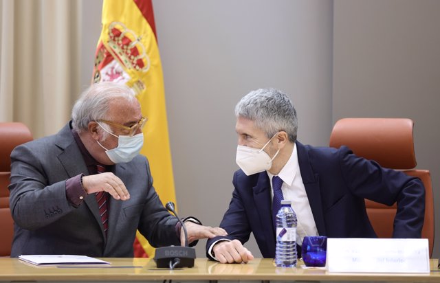 El Director General de Tráfico, Pere Navarro (i) y el ministro de Interior, Fernando Grande-Marlaska (d), presentan el balance de siniestralidad vial de 2021, en la sede de la Dirección General de Tráfico, a 7 de enero de 2021, en Madrid (España)