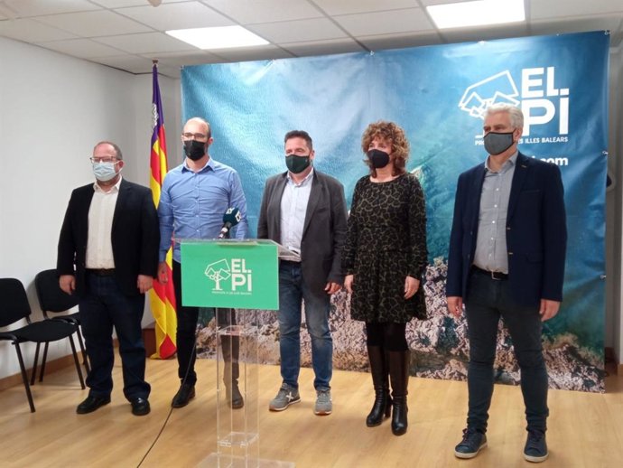 Dirigentes de El PI en la sede de la formación.