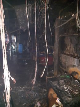 Interior supermercado BM incendiado en Laredo. Se abre investigación por robo tras el siniestro