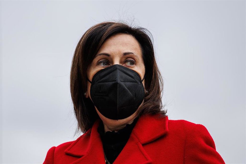 La ministra de Defensa, Margarita Robles, durante una visita al Centro de Operaciones Aéreas Combinadas (COAC), en la Base Aérea de Torrejón de Ardoz, a 23 de diciembre de 2021, en Torrejón de Ardoz, Madrid, (España). 