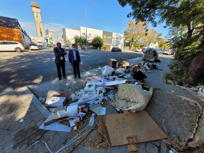 El portavoz de Cs en el Ayuntamiento de Sevilla, Álvaro Pimentel, ha critica la situación de algunas calles y zonas de la ciudad en materia de limpieza.