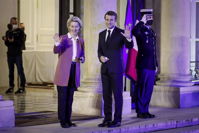 Emmanuel Macron recibe a la presidenta de la Comisión Europea, Ursula von der Leyen