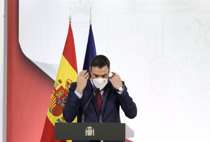 El presidente del Gobierno, Pedro Sánchez, en la presentación del informe de rendición de cuentas del Gobierno de España correspondiente a 2021, Cumpliendo, en La Moncloa, a 29 de diciembre de 2021, en Madrid, (España).