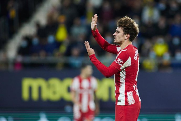 Archivo - Antoine Griezmann of Atletico de Madrid gestures during the spanish league, La Liga Santander, football match played between Cadiz CF and Atletico de Madrid at Nuevo Mirandilla stadium on November 28, 2021, in Cadiz, Spain.