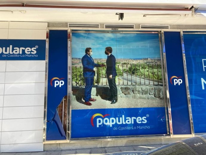 Fachada de la sede regional del PP en Toledo tras haber sufrido actos vandálicos