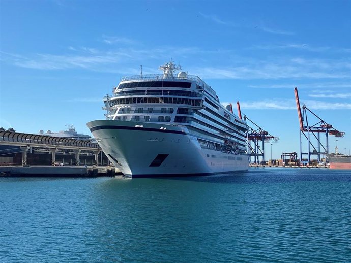 El crucero Viking Venus inaugura las primeras escalas de 2022 en el puerto de Málaga