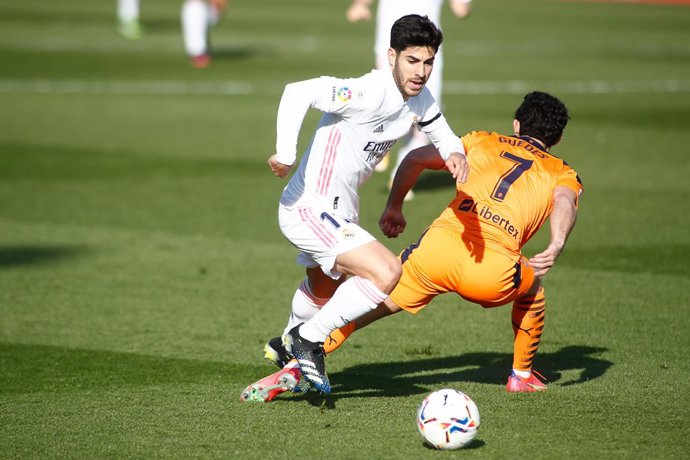 Archivo - Marco Asensio of Real Madrid and Goncalo Guedes of Valencia in action during the spanish league, La Liga, football match played between Real Madrid and Valencia CF at Ciudad Deportiva Real Madrid on february 14, 2021, in Valdebebas, Madrid, Sp