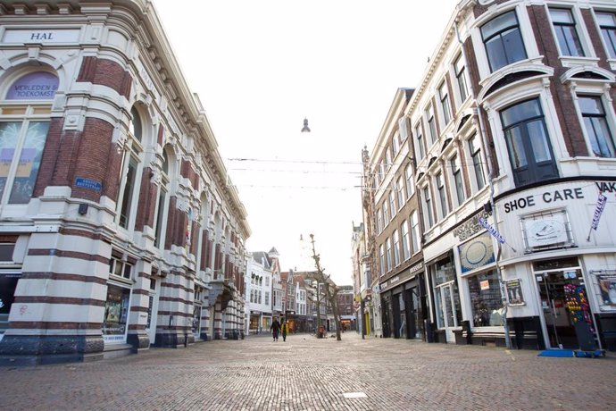 Calle de Haarlem, Países Bajos, vacía por el confinamiento