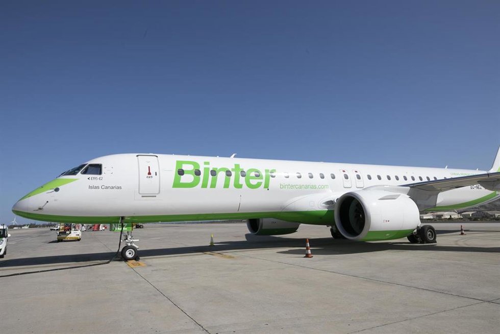 Archivo - Avión de la compañía aérea Binter