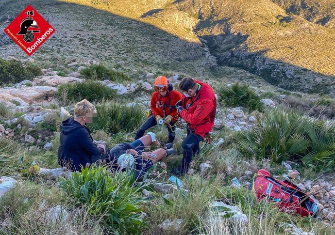 Rescatado un senderista herido en la cabeza y con fractura de tobillo en El Montgó, en Xbia