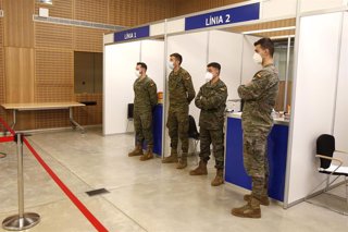 Varios militares de las Fuerzas Armadas tras incorporarse a los equipos de vacunación del IB-Salud de Baleares