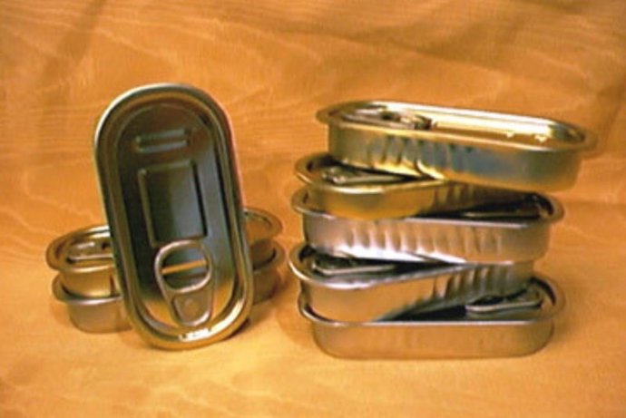 Latas elaborada por la empresa.
