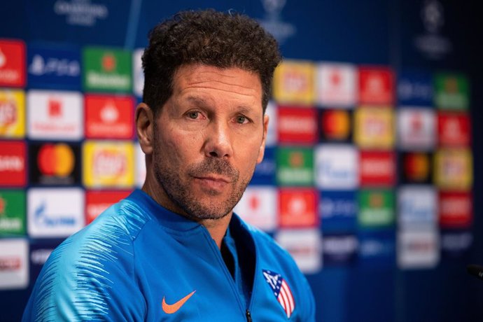 Archivo - FILED - 23 October 2018, Duesseldorf: Diego Simeone, coach of Atletico Madrid, speaks during a press conference. Simeone has tested positive for the coronavirus. Photo: Marius Becker/dpa
