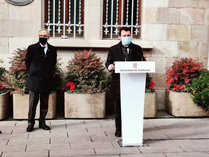 El president de la Generalitat, Pere Aragons, atén als mitjans després de visitar l'Ajuntament de Granollers (Barcelona)