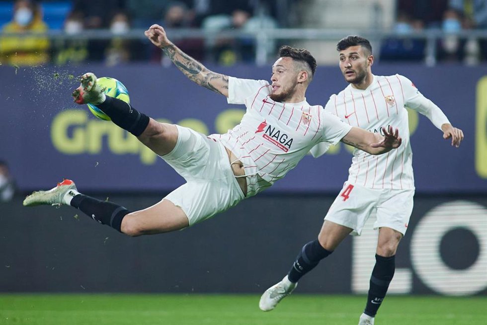 Lucas Ocampos con el Sevilla