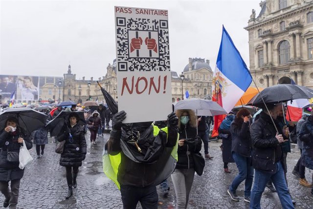 Manifestación contra las restricciones por el coronavirus en París