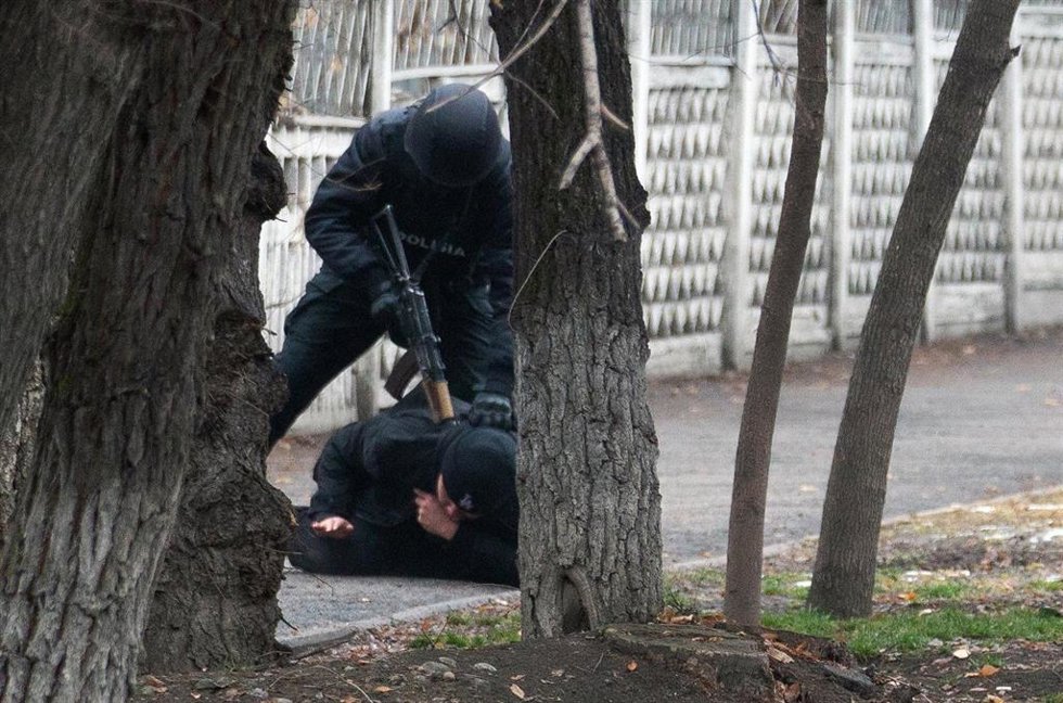 Detención de un sospechos en Almaty, en Kazajistán