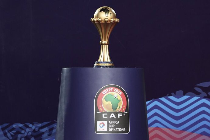 Archivo - FILED - 19 July 2019, Egypt, Cairo: A general view of the trophy during the award ceremony of the 2019 Africa Cup of Nations final soccer match between Senegal and Algeria at the Cairo International Stadium. the African football confederation 