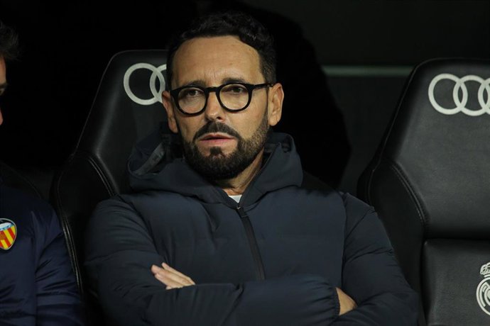 Jose Bordalas, head coach of Valencia looks on during the Spanish League, La Liga Santander, football match played between Real Madrid and Valencia CF at Santiago Bernabeu stadium on January 08, 2022, in Madrid, Spain.